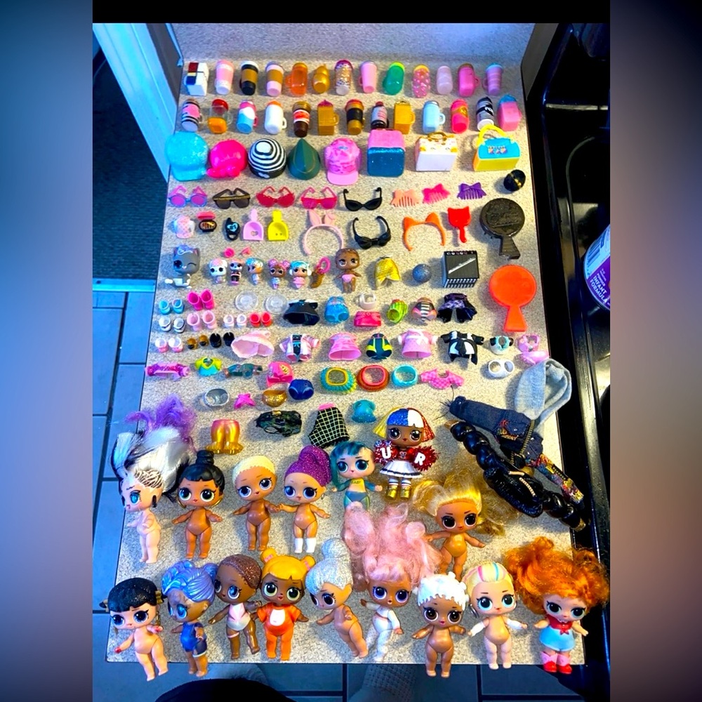 Over 100 piece LOL doll lot